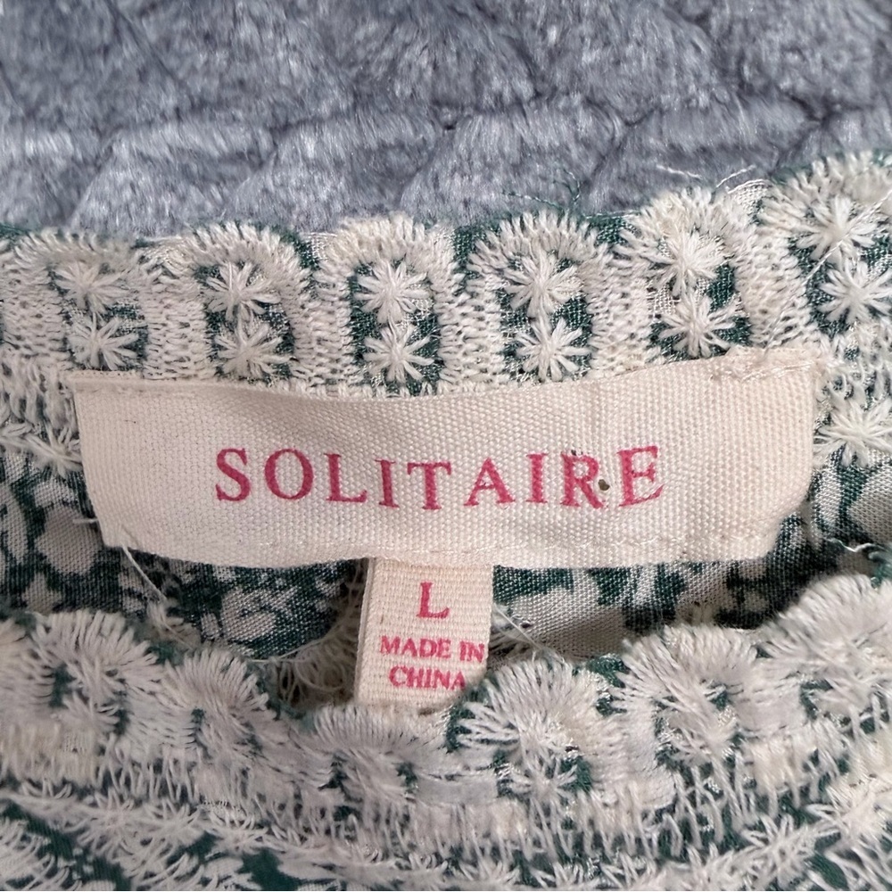 Solitaire Women's Green and White Lace Bell Sleeve Top Size Large - Picture 4 of 10